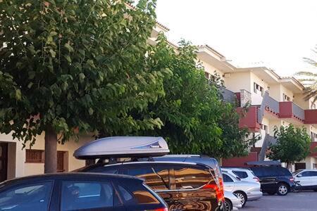 Port Sotavent: Canal-View Apartment with Pool in Marina Empuriabrava Exterior photo